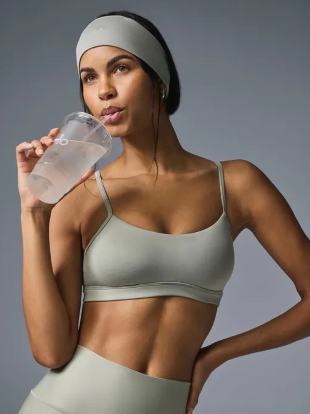 ALO Yoga Airlift Intrigue Sports Bra In Limestone - M
